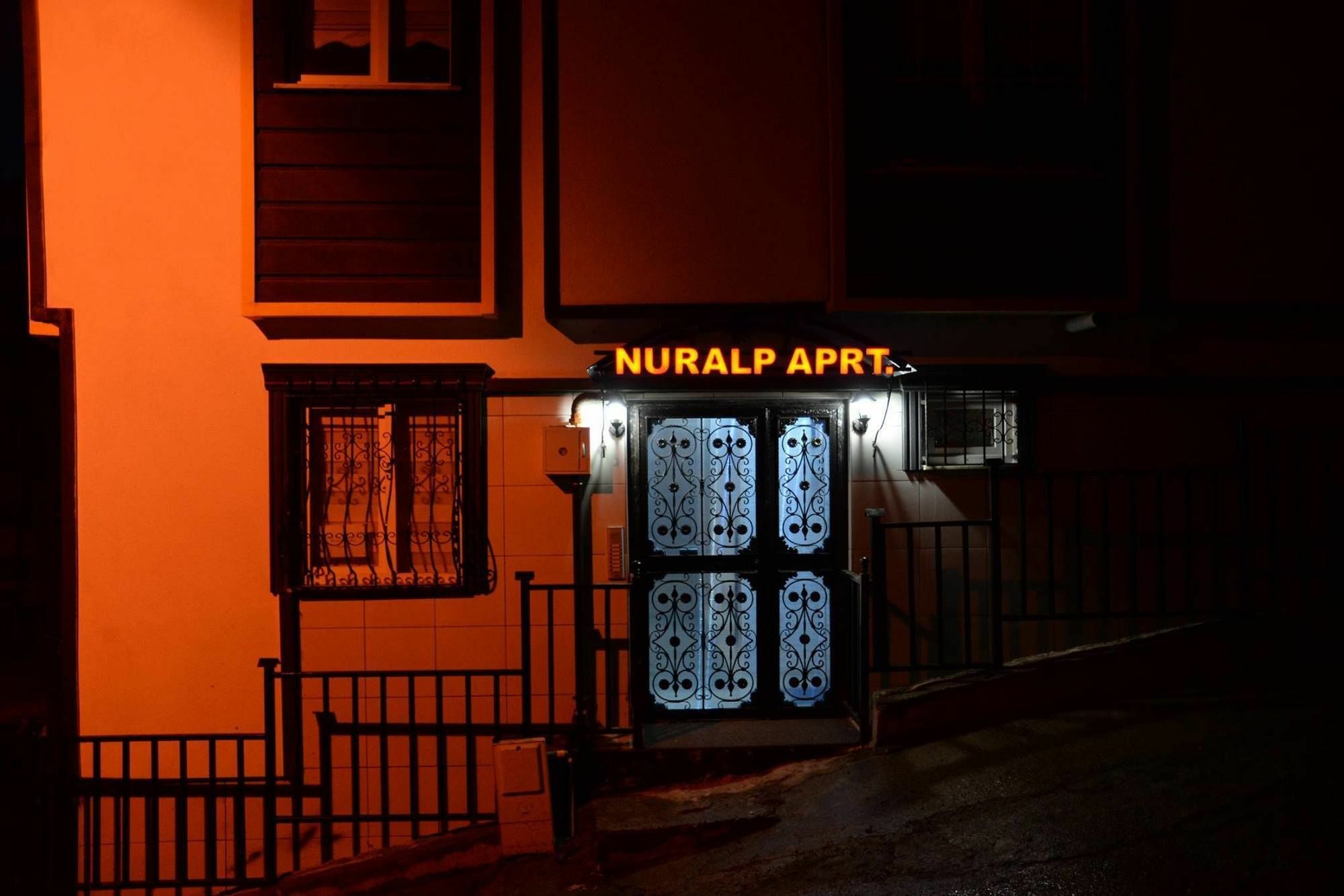 Nuralp Apart Otel - Trabzon Bagian luar foto